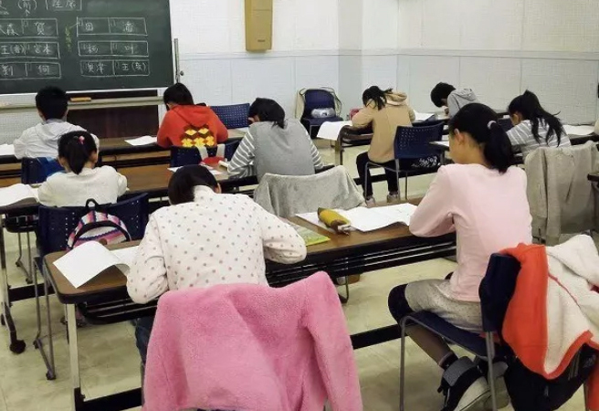 近300名华人儿童参加YCT中文检定考试